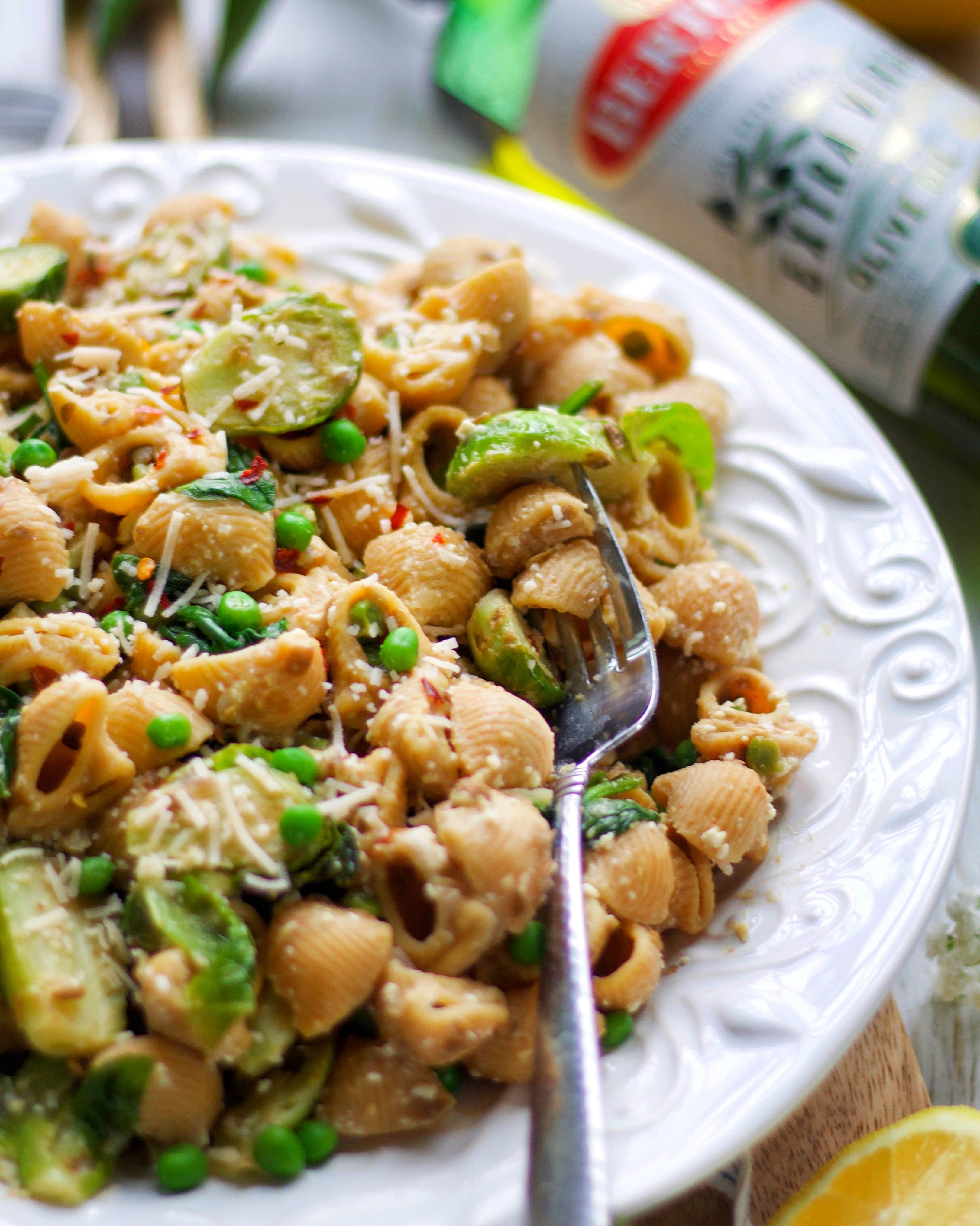 Springtime Oil and Garlic Pasta represents healthy dinner ideas.