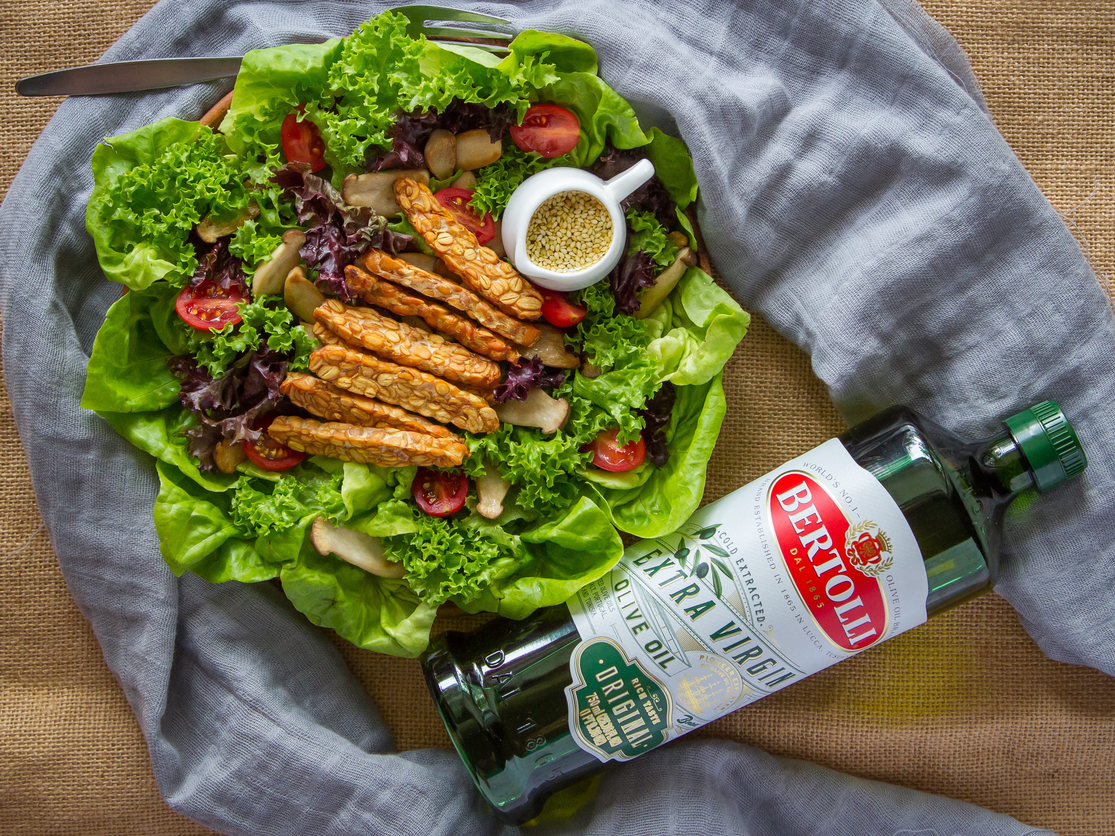 Tempeh and grilled mushrooms salad with Bertolli Olive Oil