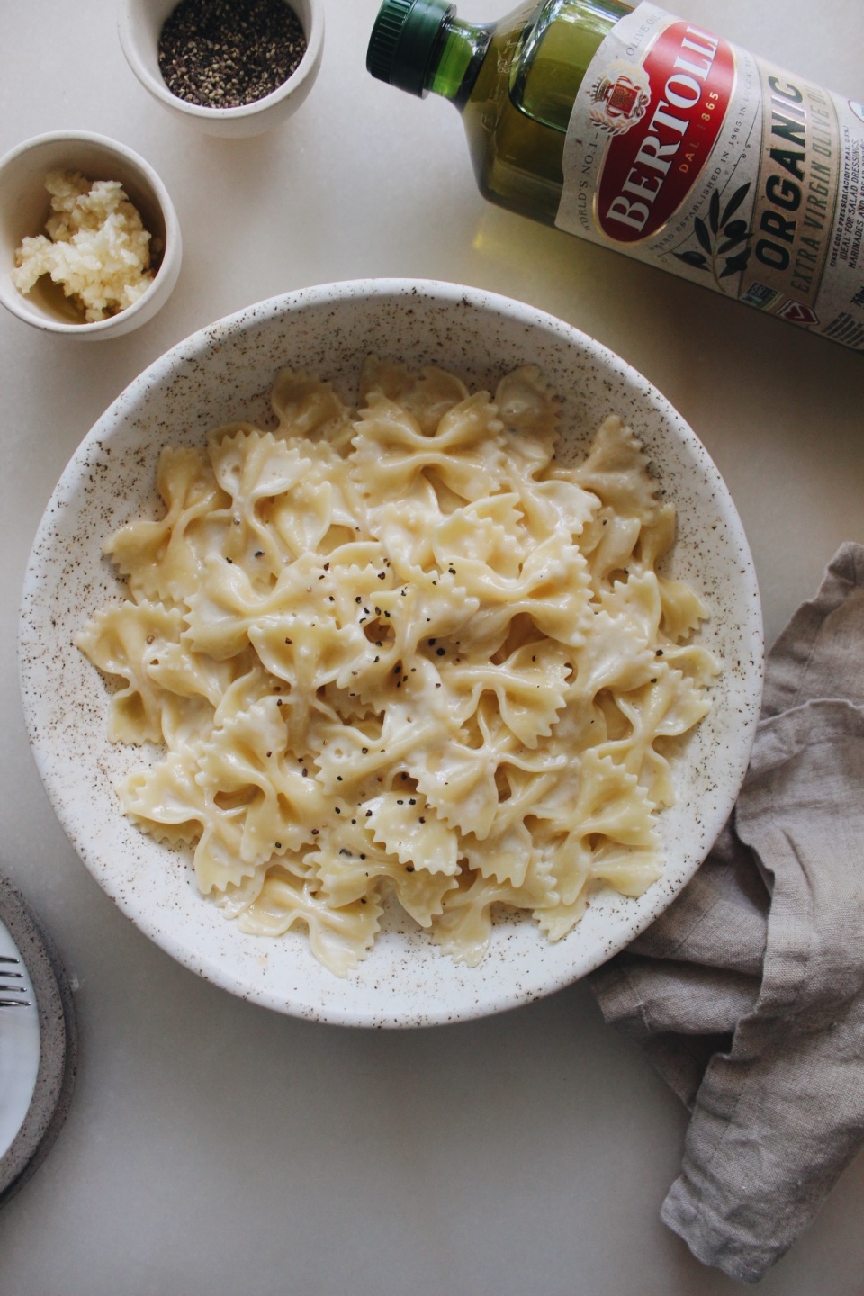 roasted garlic farfalle pasta with Bertolli